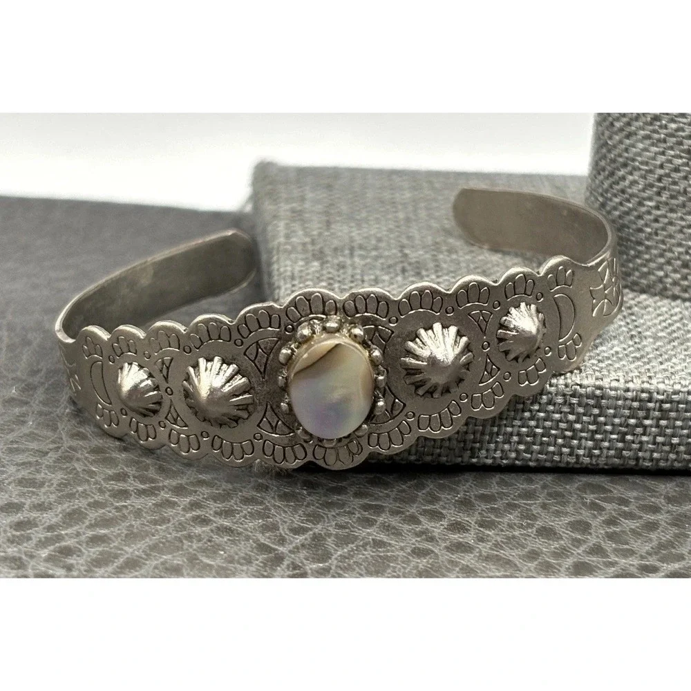 Vintage Southwestern Style Mother of Pearl Shell Cuff Bracelet Silver Tone 6.5